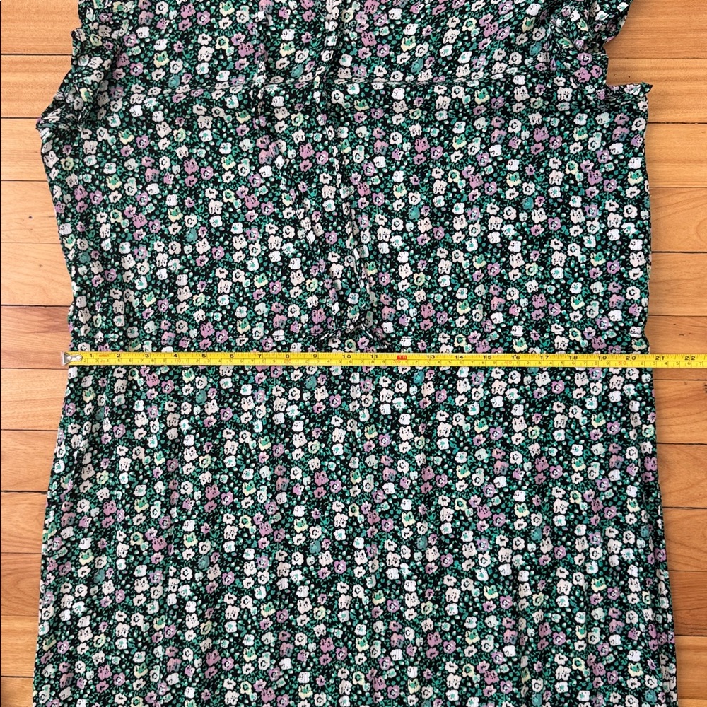 FLORAL V-Neck Midi Dress in Green - Picture 5 of 6
